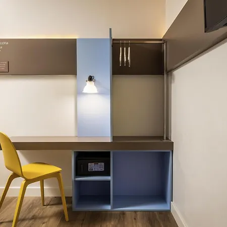 מלון Ibis Styles Centre 2*