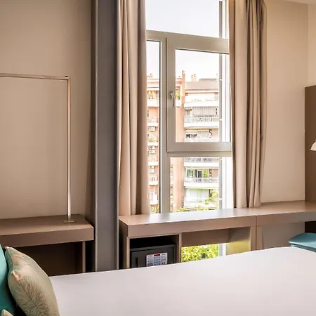Ibis Styles Centre 2*
