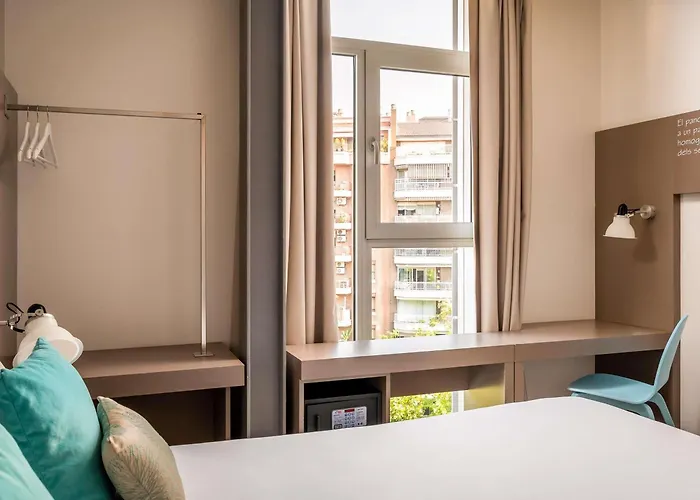 Ibis Styles Centre 2* バルセロナ