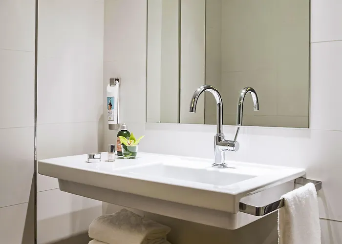 Ibis Styles Centre 2*